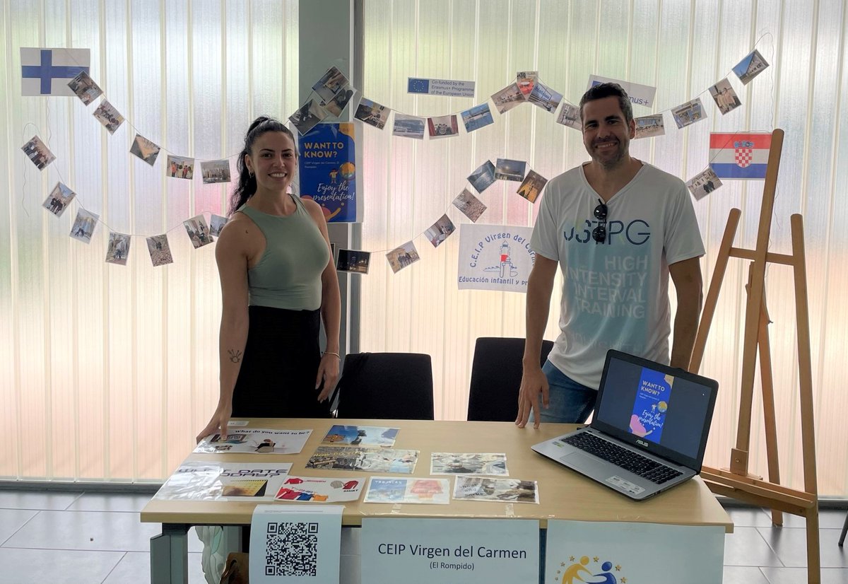 El CEIP Virgen del Carmen de El Rompido y su fuerte apuesta por los programas europeos (Bilingüismo, Erasmus+, eTwinning...), también presente en  #feriaplurihuelva  <a href="/Pluri_Huelva/">Plurilingüismo Huelva</a> <a href="/cepdehuelva/">cephuelva</a> <a href="/cepbollullos/">CEP Bollullos Valverde</a> <a href="/ceparacena/">CEP Aracena</a>