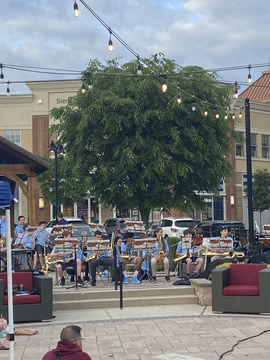 CBTamanendMS's tweet photo. Tamanend Music Department is having an awesome outdoor community concert at Valley Square. https://t.co/0WGCI67Tin