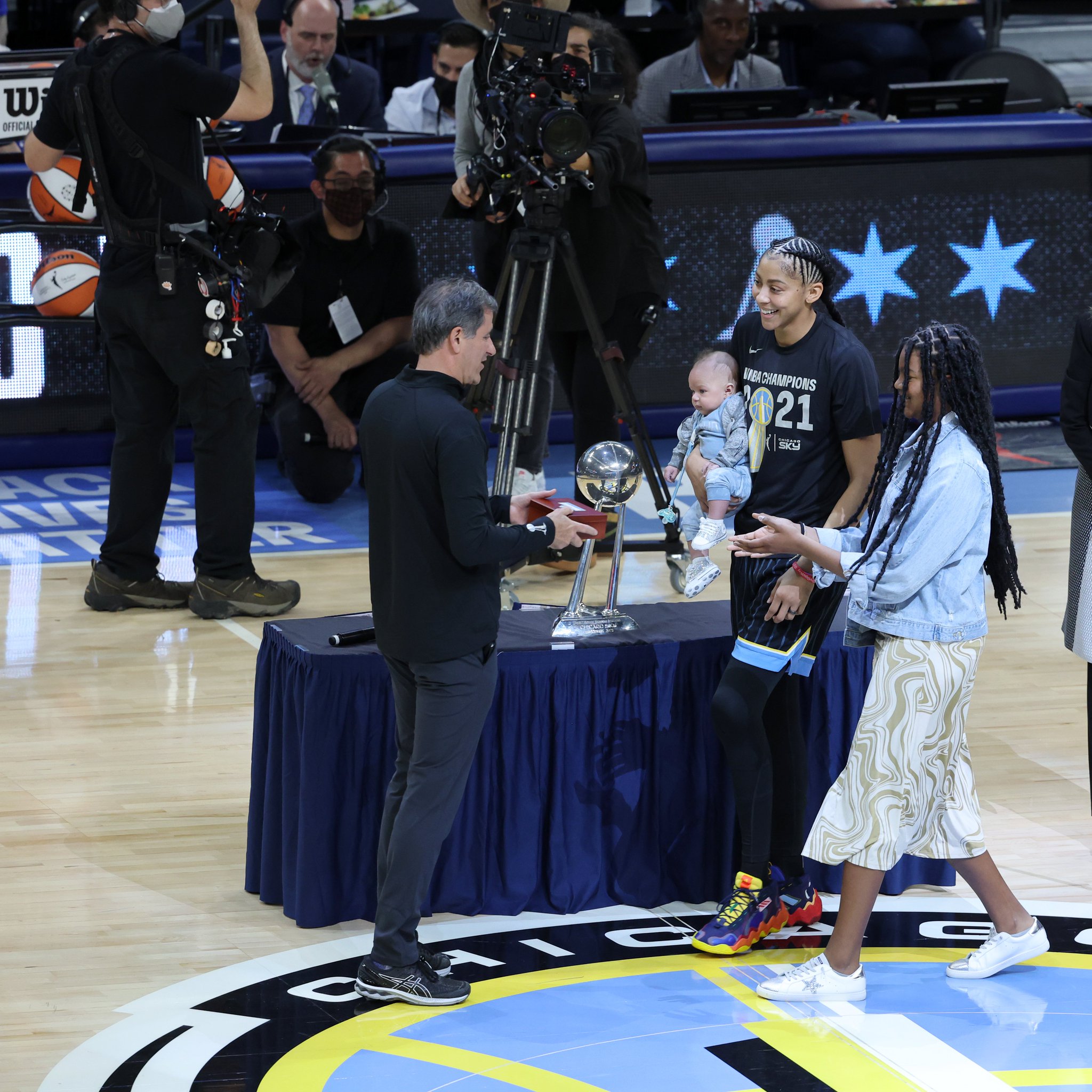 WNBA on Twitter "The chicagosky officially hang their 2021 WNBA