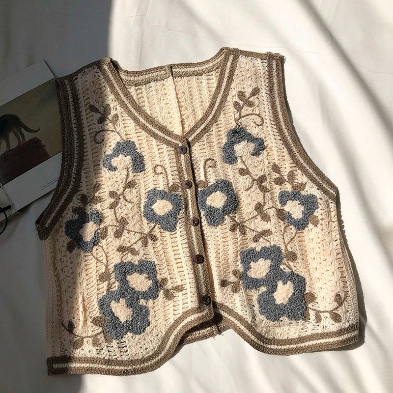 peachybunie's tweet photo. Yang belum confident nak pakai knitted vest boleh beli yang ni dulu sebab harga dia murah tapi cantik 😍 https://t.co/xyUGlyk8k1
