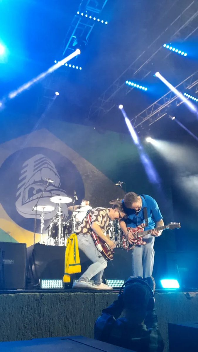 foiseca's tweet photo. simplesmente o show da minha vida!!! 🥰 https://t.co/sASQbDen3V
