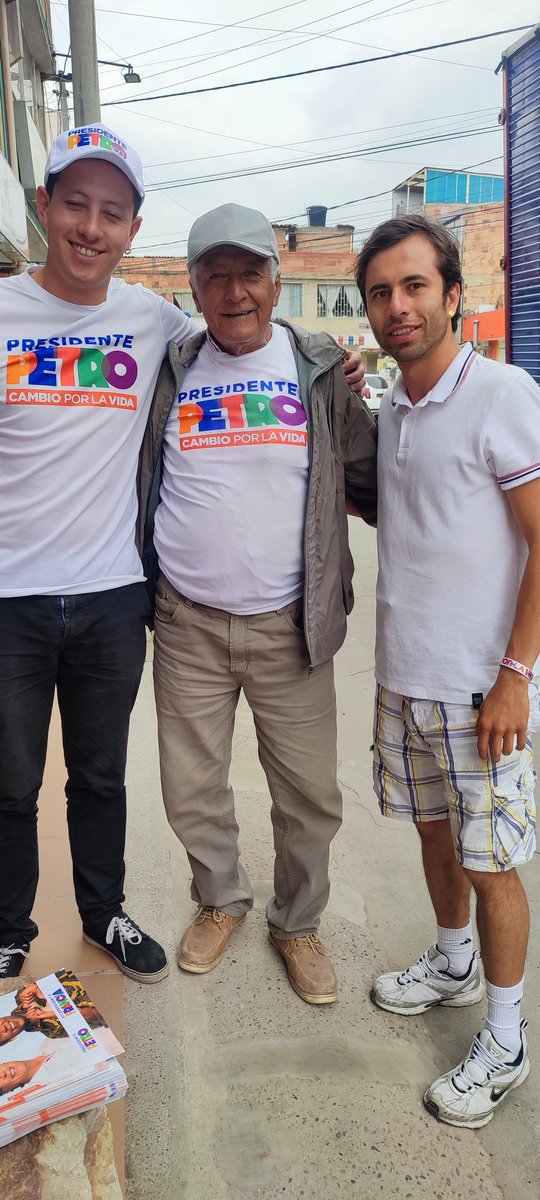 HeinerGaitan's tweet image. Desde Soacha, caminando este sueño que se llama COLOMBIA POTENCIA MUNDIAL DE LA VIDA.

¡Vamos carajo! ✊

#PetroPresidente #ElCambioEnPrimera
#VivirSabroso #FranciaVicepresidenta