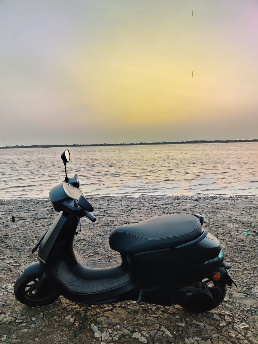 ronakkataria's tweet photo. @bhash Sunset ride on the Tapi river banks #EndICEage
Waiting for MoveOS to add music to the scenery @bhash @OlaElectric https://t.co/PLY9RlPAOU
