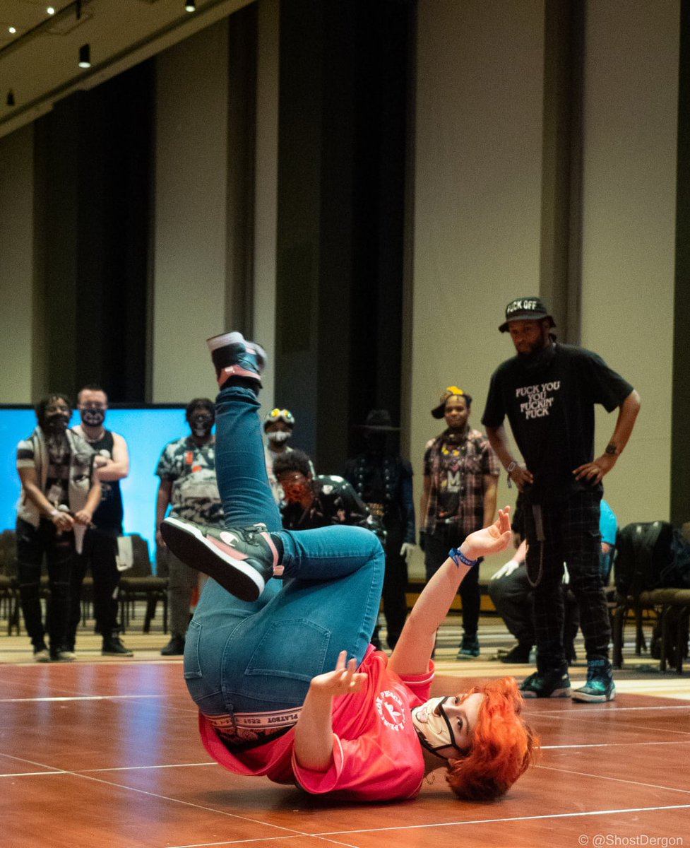 ripposhippo's tweet photo. ships spins into battle!
πΈ: @ShostDergon
.
.
.
.
.
#furry #fursuiter #furrydancer #fursuitdancer #fursuitdancerintraining #furryfreestyledancer #furryfloorwarsdancer #freestyledancer #dancer #BattleZoo2022 #beginnerdancer https://t.co/X9RR4a9PUy