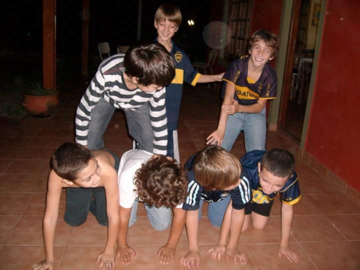 LihueBruno's tweet photo. @LuquitaRodrigue Mi cumpleaños en 2010. Jugábamos al GTA San Andreas a escondidas de mis viejos, hicimos torneo de metegol y pirámides humanas (? Todos hinchas de boquita https://t.co/9ARW2rqX8e
