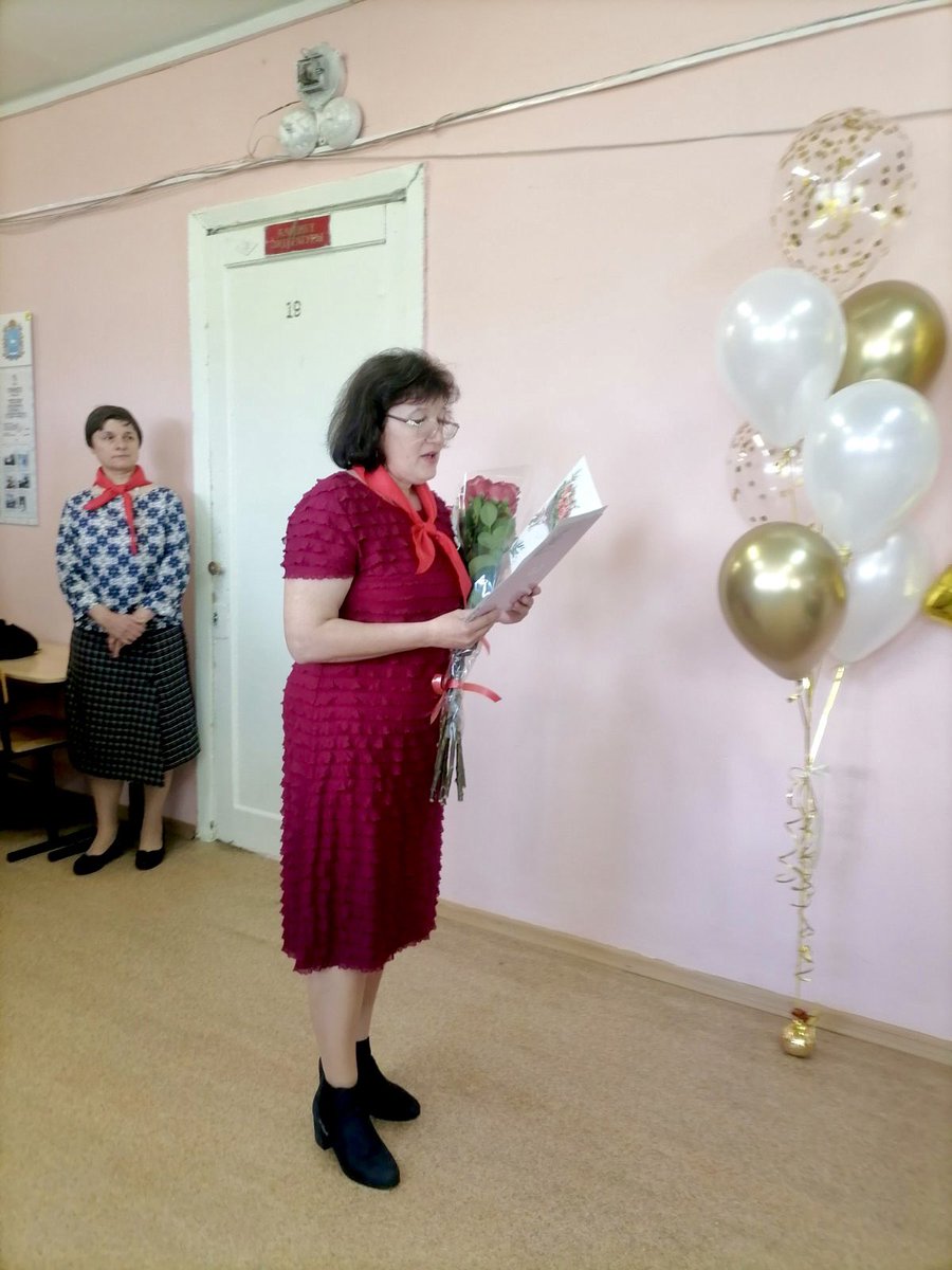 Накануне празднования Дня Пионерии сотрудники МБУК КДЦ «Самарский» с.п.Лопатино совместно с ГБОУ ООШ пос.Самарский провели встречу пионеров разных поколений «Мы теперь вспоминаем как песню…»🎼 
<a href="/splopatino/">Жуков Владимир</a>