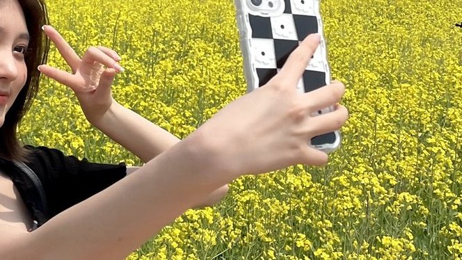 archiveforgel's tweet photo. #gaeul details 🍃🌿🌼 https://t.co/NEGjp3BEIB