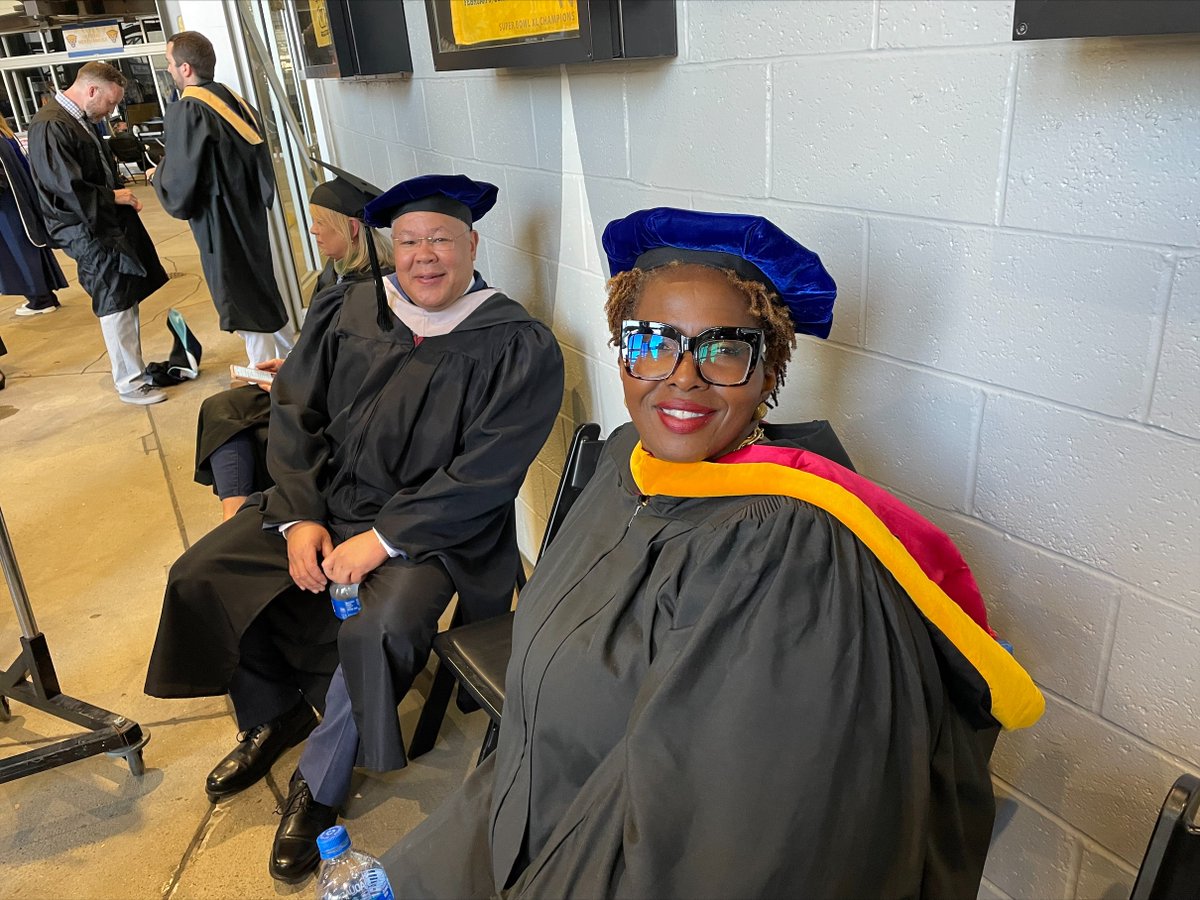 CCAC's tweet photo. Our faculty members were all smiles as we celebrated the graduates of the classes of 2020, 2021 and 2022 last week!
#CCACFaculty #CCACGrad #Congratulations 🎓 🎉 https://t.co/JaehcMRXhk