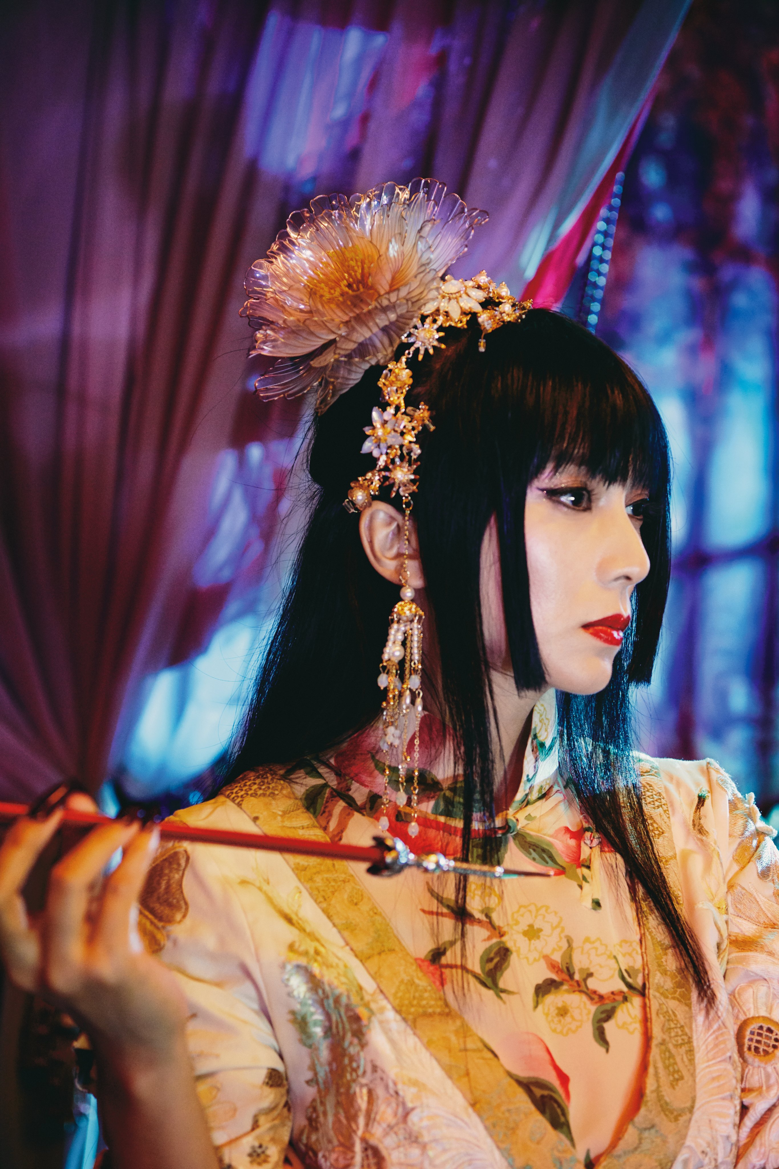 映画 ホリック Xxxholic 公式 映画 ホリック 𝑥𝑥𝑥𝐻𝑂𝐿𝑖𝐶 写真集 掲 載 写 真 公 開 蜷川実花 監督が撮り下ろした 柴咲コウ さん演じる侑子の 豪華絢爛なカットを特別に公開 映画