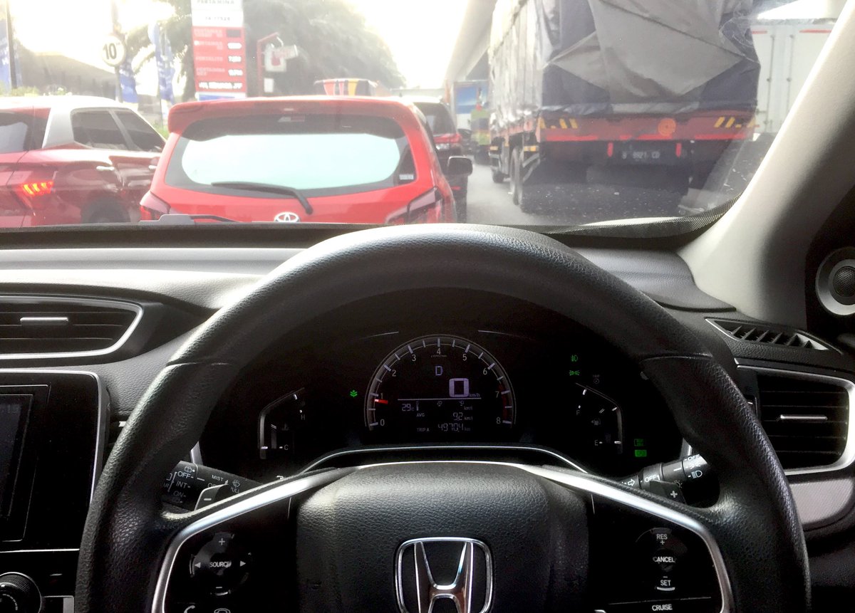 ray_turnip's tweet photo. Macet parah di #toljapek arah Cikarang mulai Km 15 krn truk terbalik di Km 25 ⁦@RadioElshinta⁩ https://t.co/5KK2xl0MFj