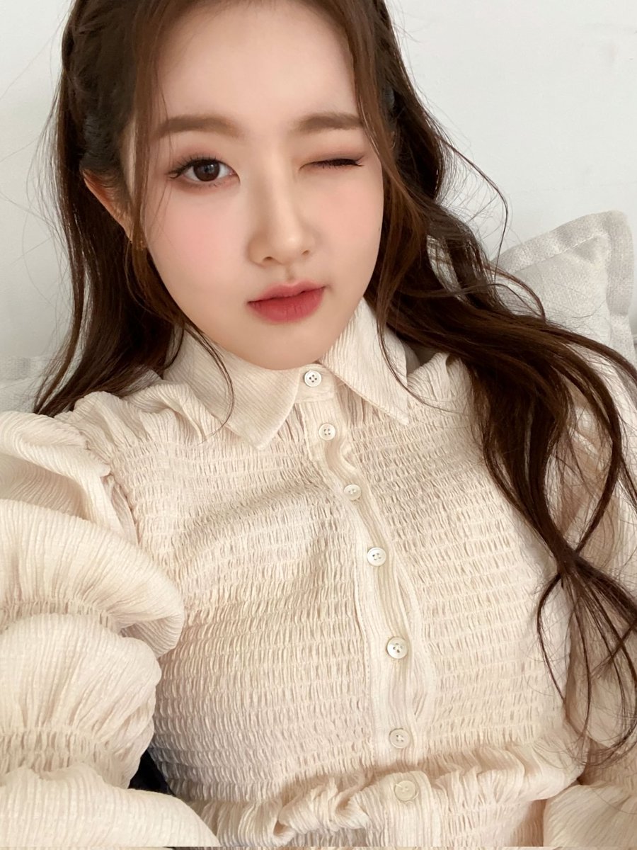 winxc_mp4's tweet photo. 𝙸t's #𝕔asino𝑙and𔘓time! y claramente yo no podía más que posponer la cita para rascarme la pancita viendo 𝚂py x 𝙵amily para celebrar el #𝚂ummer𖤣𖥧𝚠𝕂ARD como debe de ser ⛱️. Esta pelona se despide, pues tiene que seguir echando gritos. ^_^

𝑠oft — 𝑑oll #𝕃ily! . ݁ ⊹ https://t.co/m76082szPz