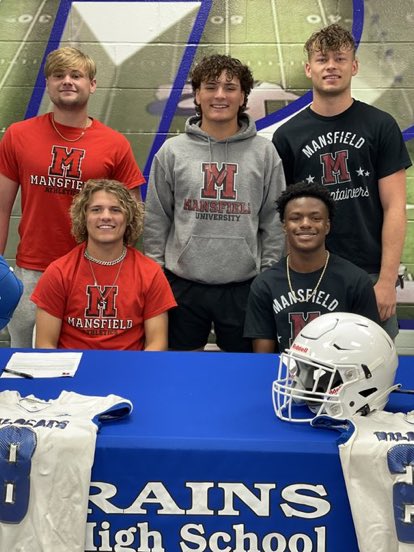 Coach_JEvans's tweet photo. 5 of our Texas Mounties. #oarsinthewater #ouryear https://t.co/PlAXARG3E5