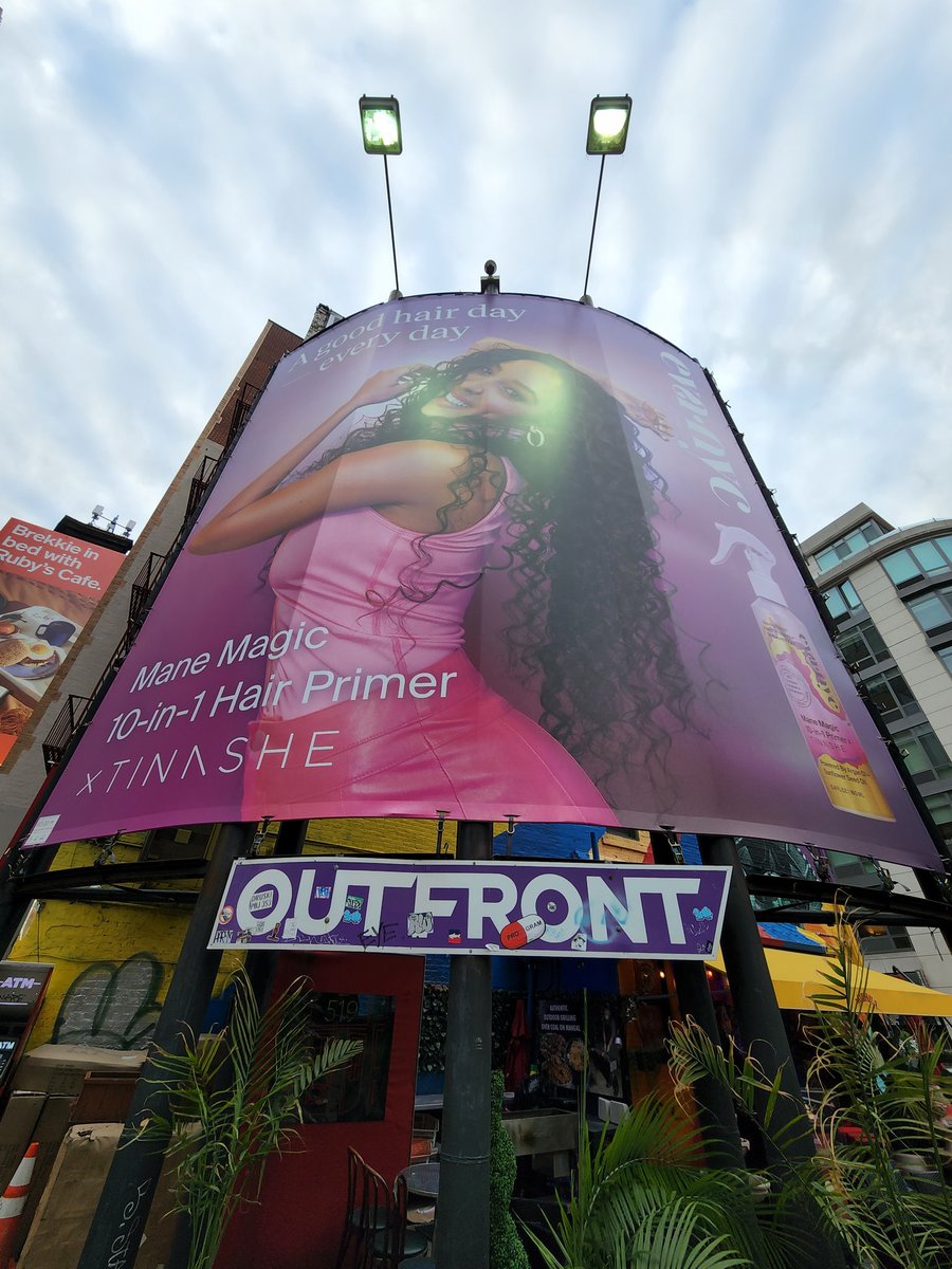 AntCarter98's tweet image. wearing a hat cause I didn&apos;t have the 10-in-1 hair primer to do my hair. finna go cop some now #evanyc