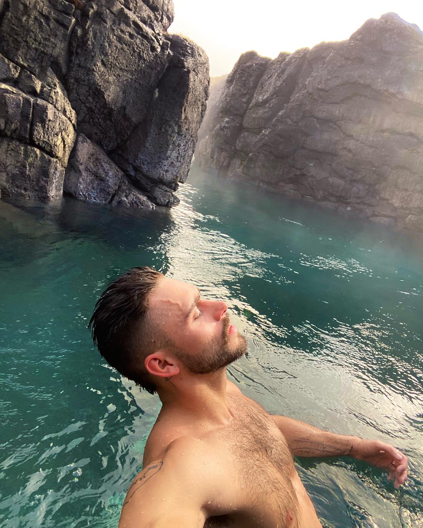 Maverick McConnell on Twitter: "Naked. https://t.co/onf4qjLSrQ" / Twitter