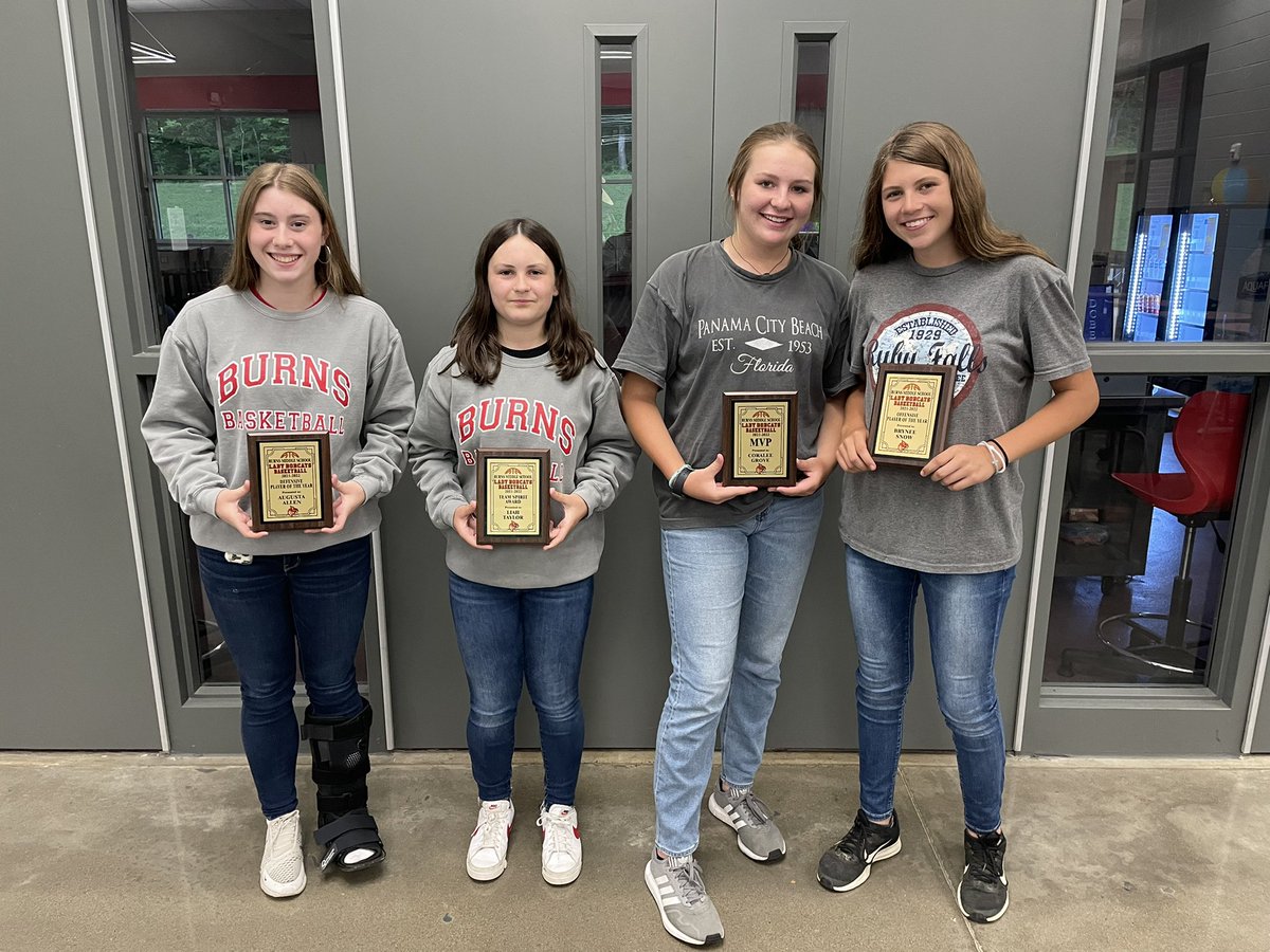 Finally wrapped up our season today by recognizing these 8th graders and giving out team awards! I’m going to miss this team❤️🏀