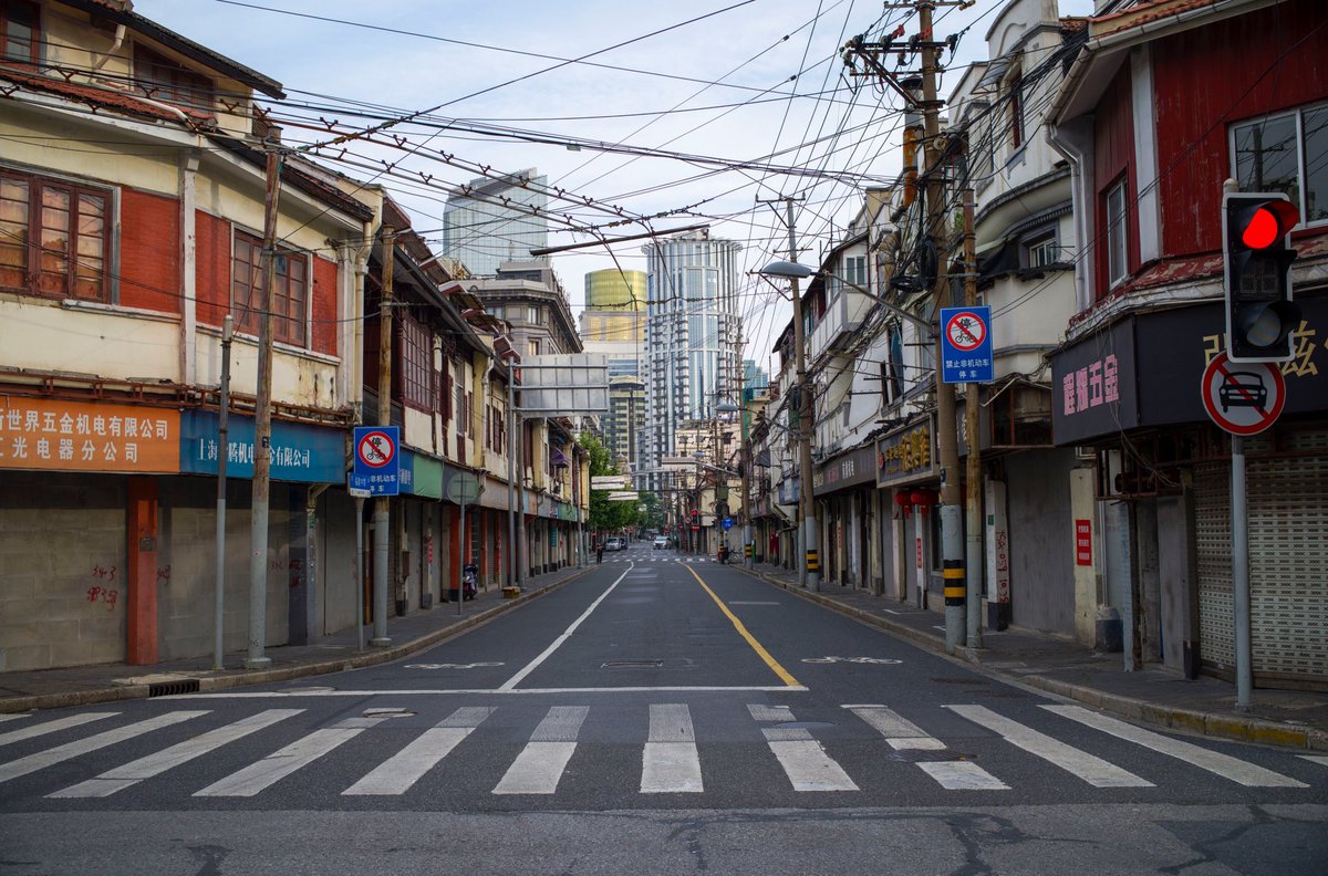TYoshizawa's tweet photo. Shanghai  looks like an abandoned city. #中国 #上海ロックダウン #上海 #ロックダウン #shanghailockdown #shanghai #lockdown #Covid_19 #COVID19 #China https://t.co/1JwJYqWhS9