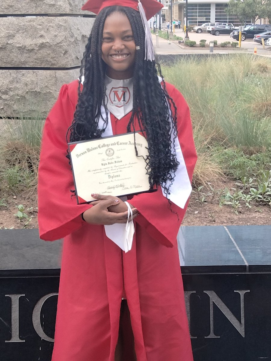 MrsDavid_Felton's tweet photo. @VernonMaloneCCA #ncat26 
Highschool Diploma ✅
Nurse Aid II Certificate ✅
Cum Laude Honors ✅
@FeltonEmpire919 https://t.co/mj1dmgiFEX