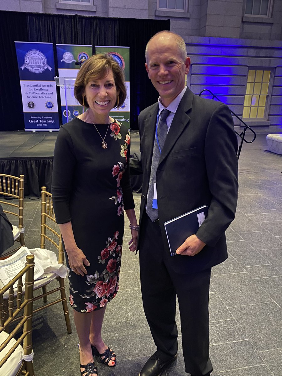 “What do you do when something goes wrong?  Resilience and adaptability are so important.” Inspiring talk via <a href="/Astro_Ellen/">Ellen Ochoa</a> (Astronaut Ellen Ochoa)
#paemst @naperville203