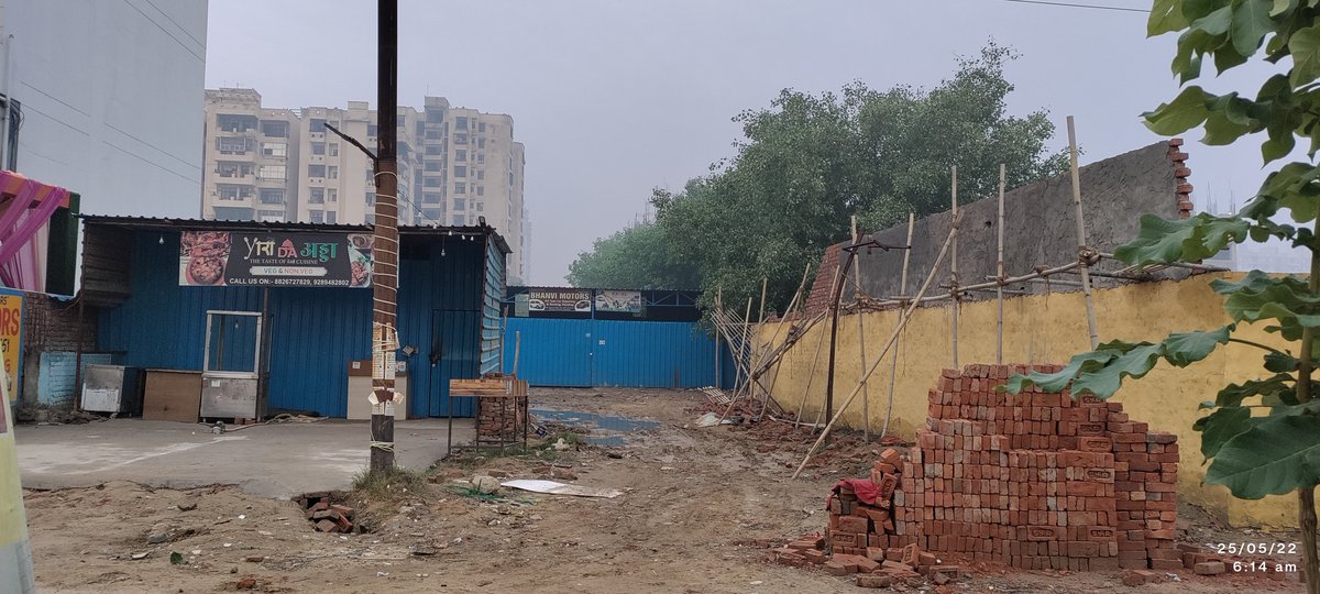 RNExtnResidents's tweet photo. @gdagzb पूरे राजनगर एक्सटेंशन में अवैध मार्किट बनती जा रही है। AVS मॉल के बराबर में एक नई अवैध मार्किट बन रही है धीरे धीरे.... किसने अपनी आँखें, बन्द कर ली है इस अवैध निर्माण से... 

आप बेहतर जानते होंगे।

पुलिस चौकी के सामने भी अवैध मार्किट चल रही है।

@dm_ghaziabad https://t.co/GKp9bnN6CO