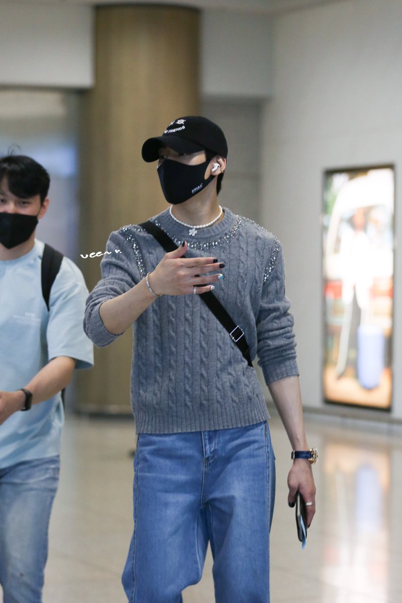 aveeporn's tweet photo. 220525 icn bkk 🐍🐊

#MARK 
#BAMBAM  
@GOT7 #GOT7 https://t.co/CU2KtPhLfi