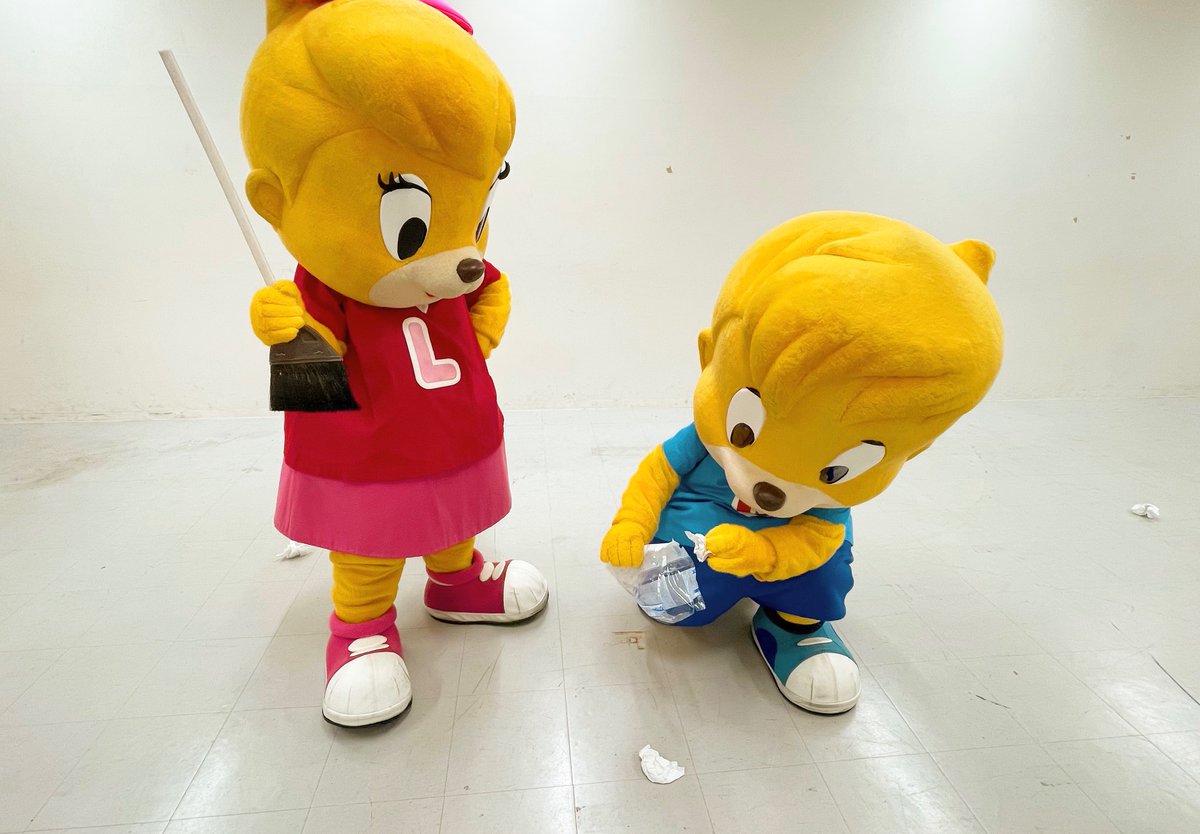 その後 ララちゃん指導の下 捨てたゴミは全部拾ってゴミ箱に捨てていました Tdca ドンチャック ララ ゴミ０の日 文京区 文京区民ニュース