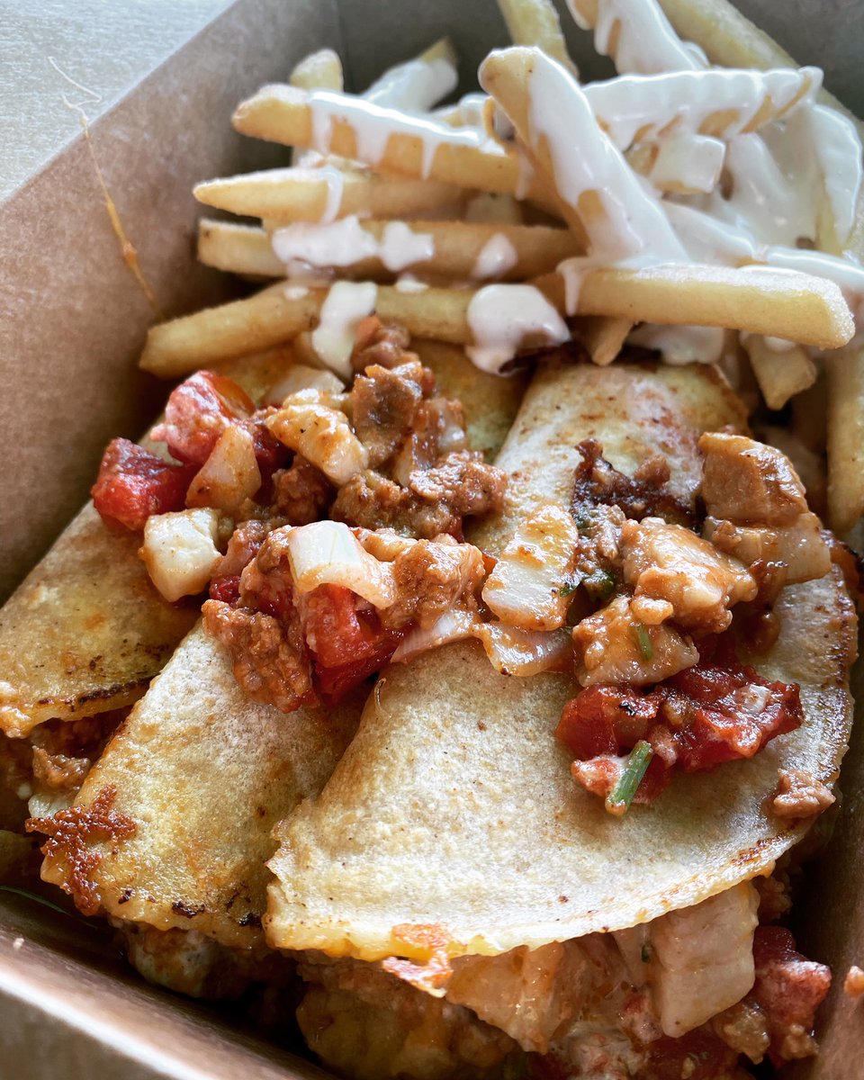 Twelve_Truck's tweet photo. “Pork Sinigang Tacos w/ seasoned Sinigang Fries”

#sinigang #pork #tacos #sinigangtaco #fries #sinigangfries #sinigangsauce #filipinofusion #twelve_truck #filipino #filipinofood #jerseyeats #eats #pinoyfood #pinoyeats #foodie  #foodtruck #nj #njfoodtrucks  #onlyfilipinofoodtruck https://t.co/Eb296kRTAM