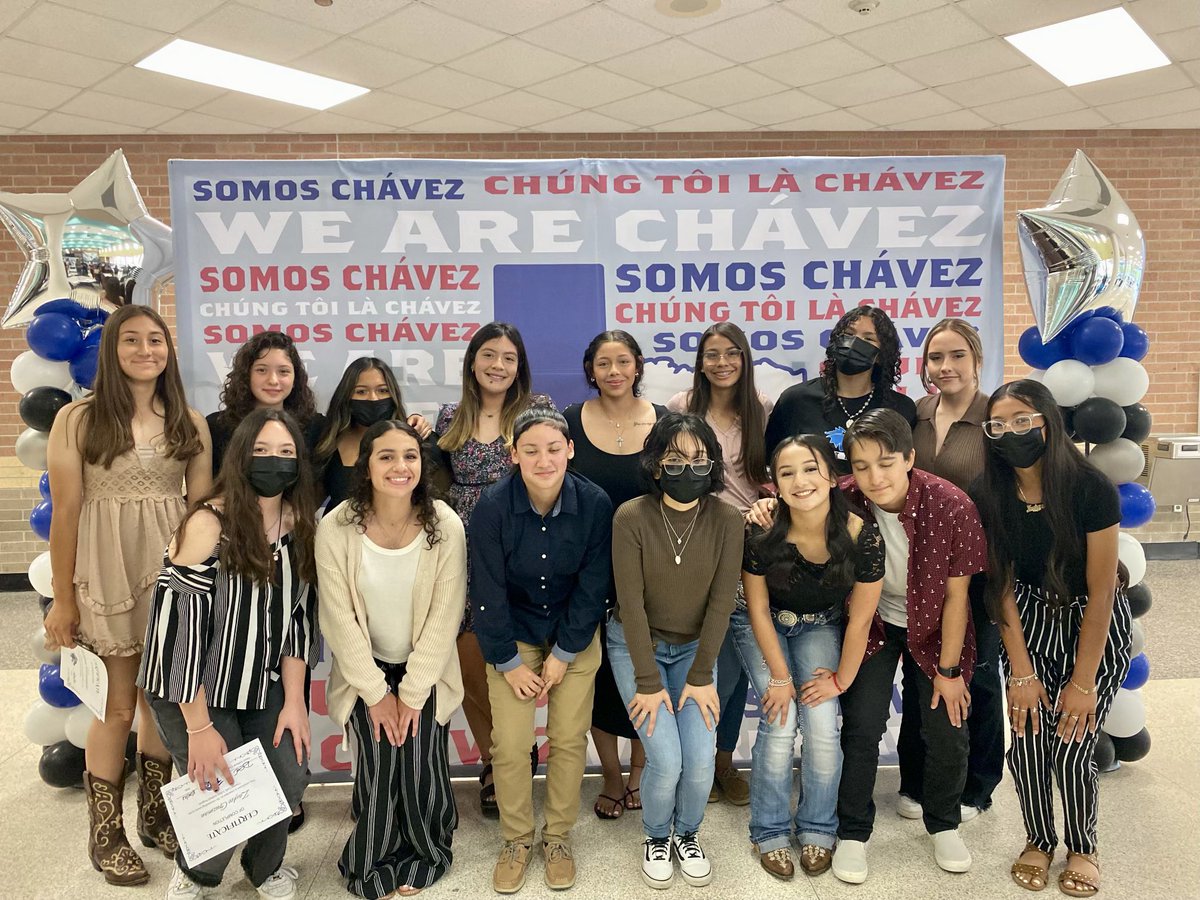 ChavezHS_HISD's tweet photo. Congratulations to all our Spring Sport Athletes!! We admire your commitment in the classroom and out on the field!! Way to represent your fellow Lobos 🐺 https://t.co/cHi0WQIlyH