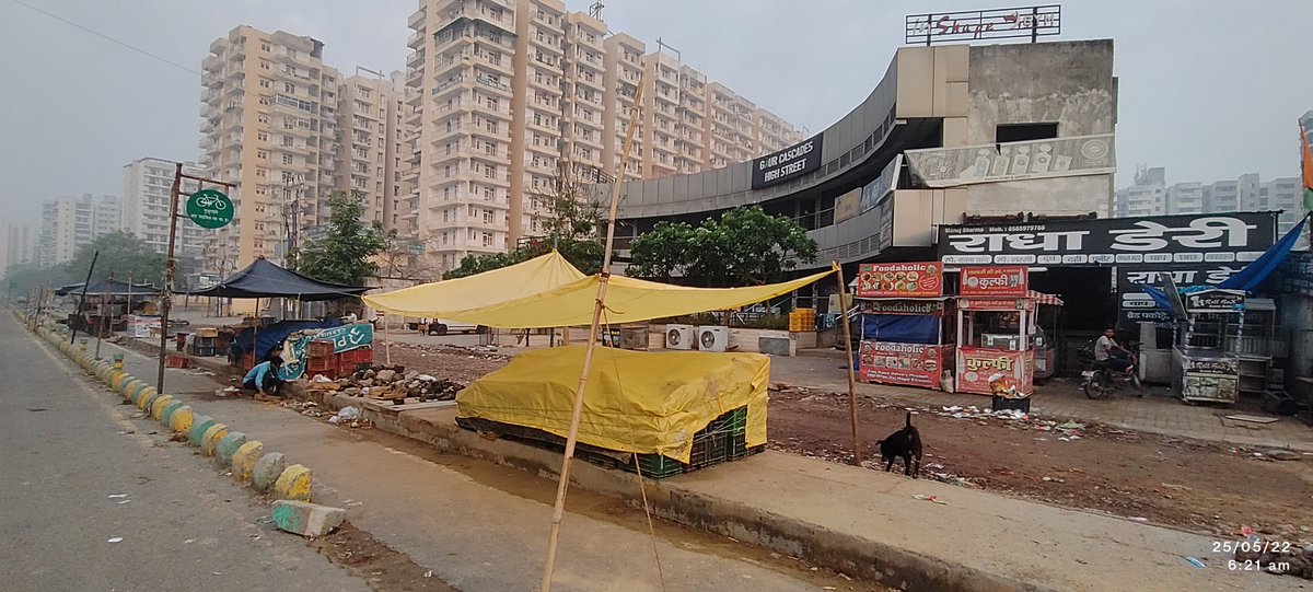 RNExtnResidents's tweet photo. @gdagzb @dm_ghaziabad 

साइकिल ट्रैक और फुटपाथ पर कब्जा पूरे राजनगर एक्सटेंशन में है और यह कब्जा हमारे GDA के अधिकारियों को, पुलिस आदि किसी को नही दिखता है।

वजह क्या है ?

कितनी ही शिकायत करने के बाद भी कोई पक्की कार्यवाही नही होती है।

इतनी उदासीनता क्यों राजनगर एक्सटेंशन से ? https://t.co/sHTrfzJkhU