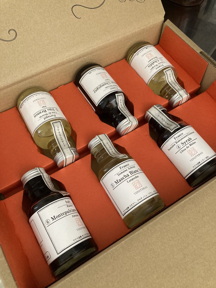 DeSpqr's tweet photo. @VinoterasWS @vinoteras ワイン届いた！講座楽しみ♪土壌で比較して飲むの初めて。 https://t.co/xBmIq44kHo