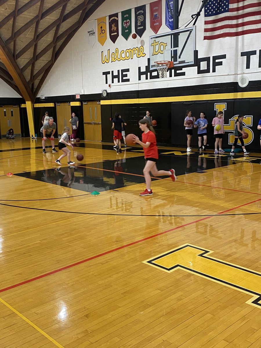 LHSS_GBBall's tweet photo. Love having our grade school girls in the gym with us on the first night of summer bball https://t.co/cAcUZyTot8