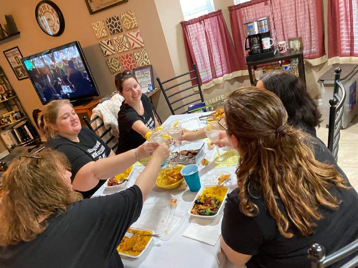 Mrs. Vascellaro (@mrs_vascellaro) on Twitter photo Continuing our tradition of celebrating <a href="/NBCThisisUs/">This Is Us</a> watching series finale with the best ladies a girl could ask for. #ThisIsUsFinalChapter <a href="/TheMandyMoore/">Mandy Moore</a> <a href="/ChrissyMetz/">Chrissy Metz</a> <a href="/justinhartley/">Justin Hartley</a> <a href="/SterlingKBrown/">Sterling K Brown</a> Continuing our tradition of celebrating <a href="/NBCThisisUs/">This Is Us</a> watching series finale with the best ladies a girl could ask for. #ThisIsUsFinalChapter <a href="/TheMandyMoore/">Mandy Moore</a> <a href="/ChrissyMetz/">Chrissy Metz</a> <a href="/justinhartley/">Justin Hartley</a> <a href="/SterlingKBrown/">Sterling K Brown</a>