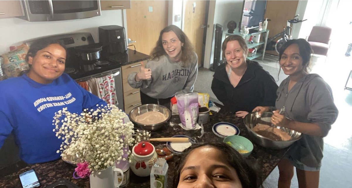 CardiacLab's tweet photo. Our amazing #Undergrad #Researchers baked us #cupcakes for lab meeting! @erne_grace @medhatripathi_ @AnnikaTekumulla @carolinetilley9 @salimhayek https://t.co/EasgXdR1Ff
