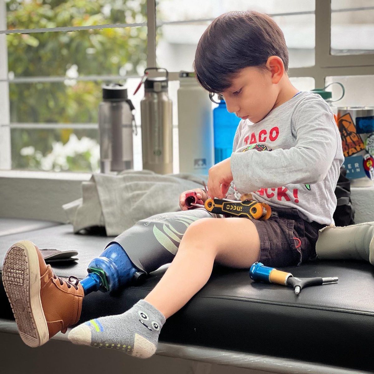 Life's too short for boring socks! 🧦😝
__________

La vida es muy corta para usar calcetines aburridos! 🧦😝