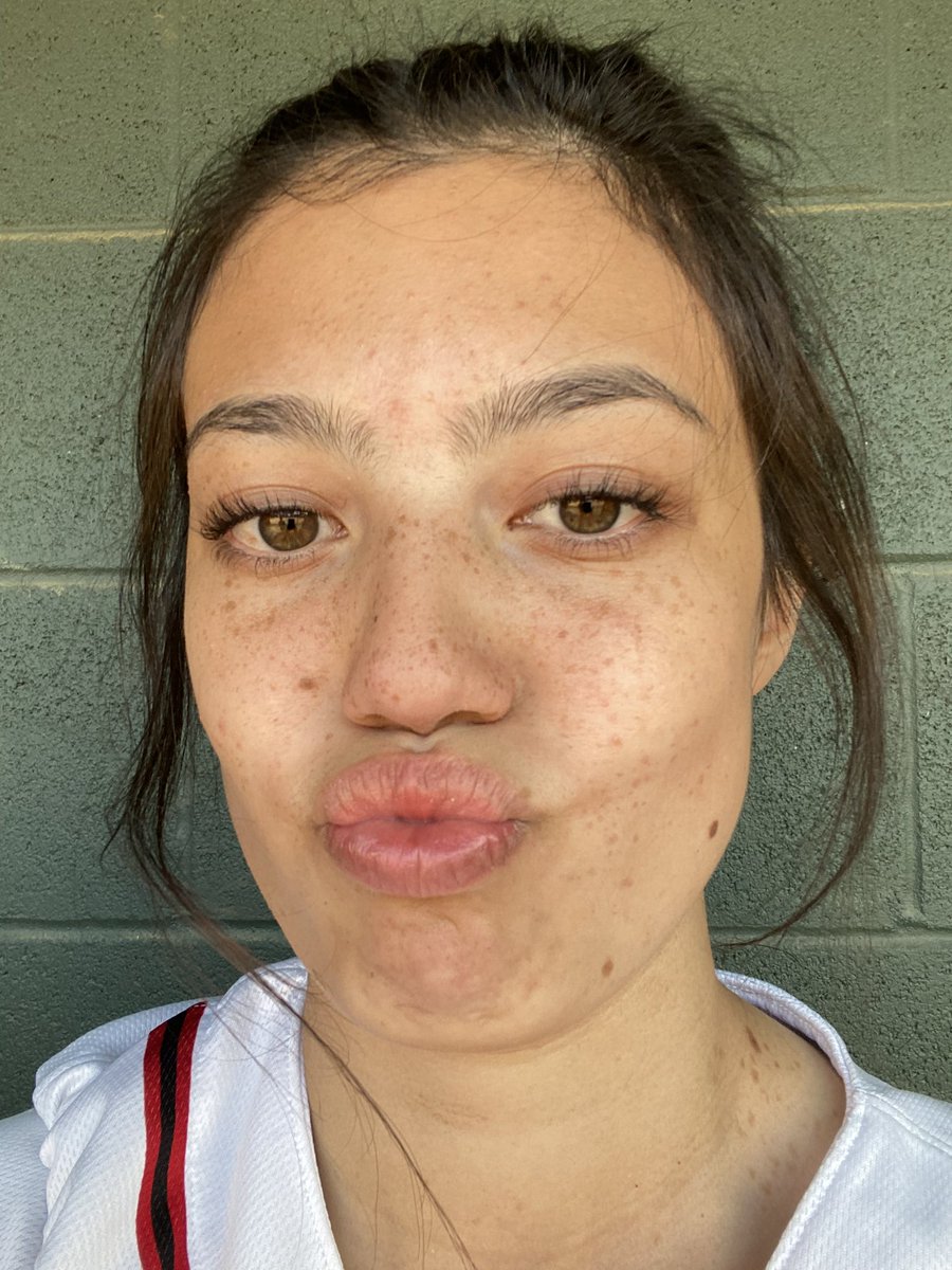 BenetSoftball's tweet photo. onto the regional championship🔜🔜🔜
with a 22-1 win today in 4 innings
14 hits on the day from 10 different people👑‼️
@SamanthaSchilf with 3 IP, 6 Ks (W)
@MikitkaSami with 1 IP, 2 Ks
#picturepicturepicture #jerbear #raybay https://t.co/5F2AAxPPLH