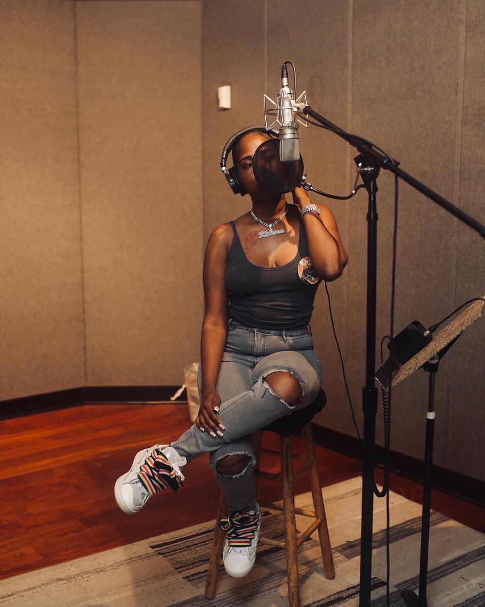 Keiaraupnext_'s tweet photo. Been laying low getting my flow together.
#studiolife 
NEW MUSIC OTW!! https://t.co/7zUV3rFbg9