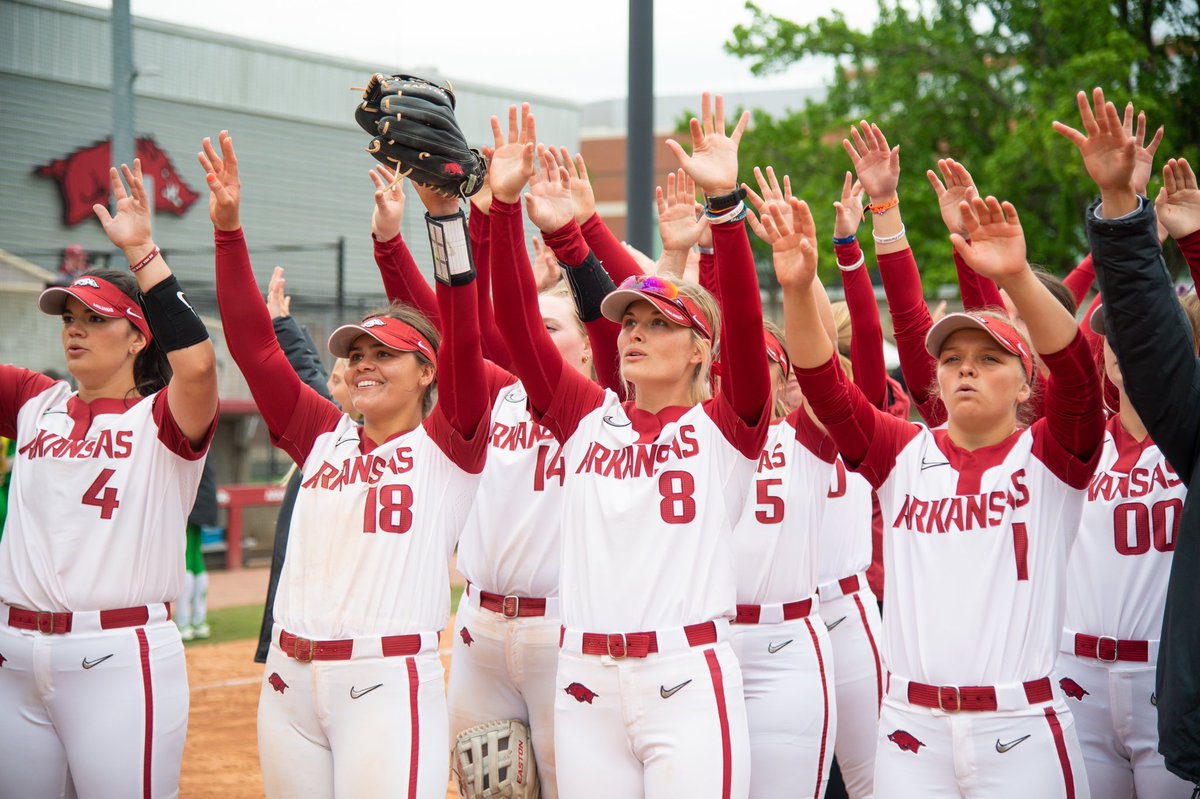 SidesKendall's tweet photo. Are y’all ready to call those hogs!!???😇 https://t.co/uroqUM6VWc