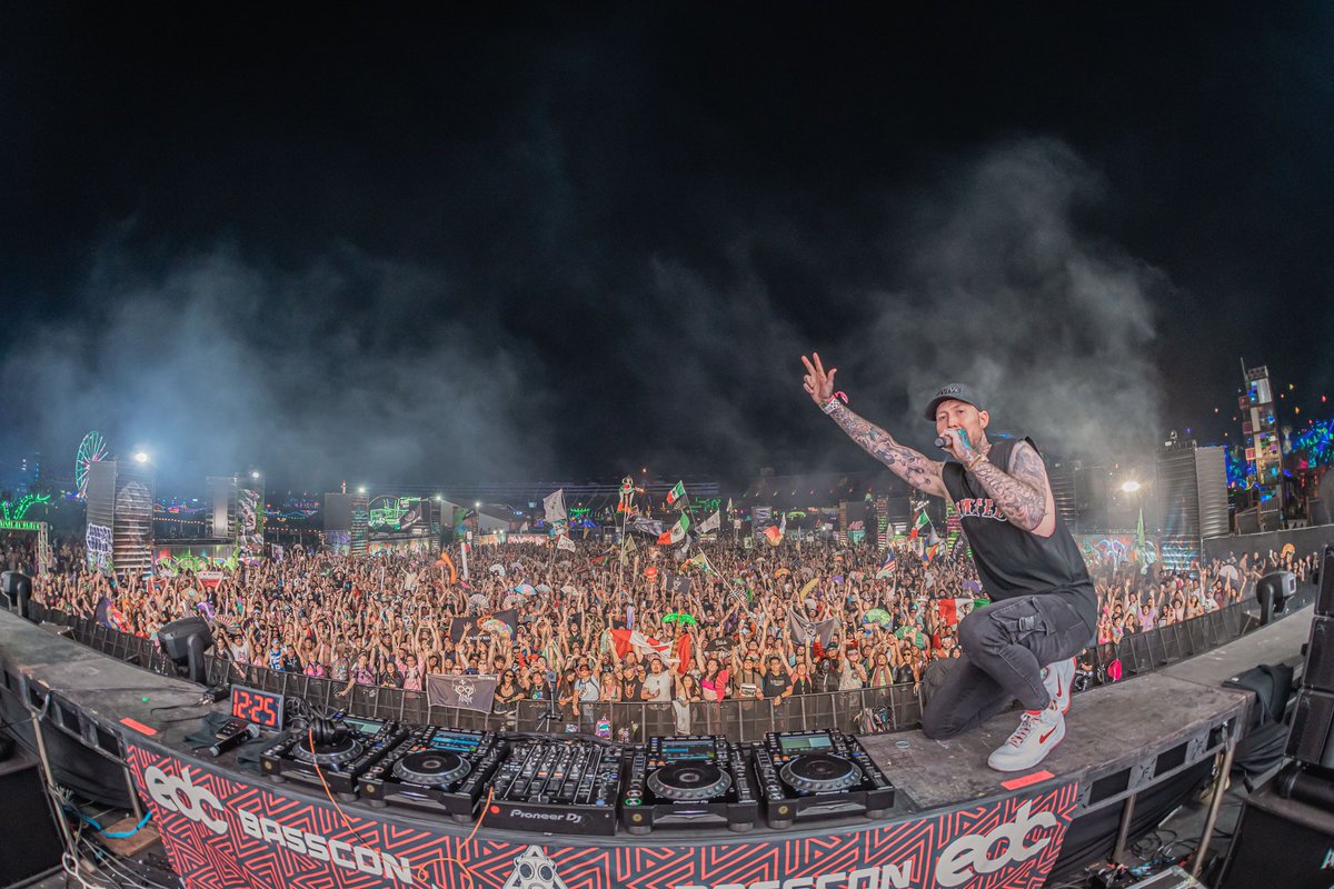 bennicky's tweet photo. EDC Vegas ⛑🔥 (set coming soon) https://t.co/oEJ6HP09Wg