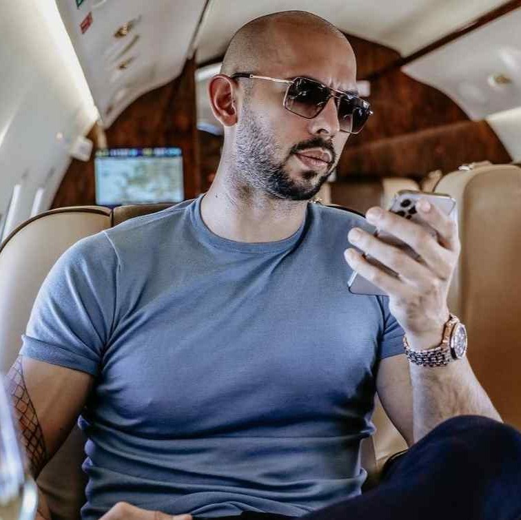 Just realized... The NFT featured in the last post looks like the Hustlers University CEO, Andrew Tate😎

#hustleruniversity #tate #NFTCommunity #NFT #NFTs