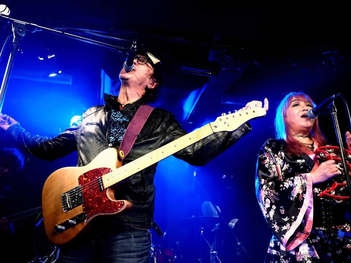 TheCromwell2's tweet photo. The CROMWELLから、Voの渡辺繁和、Meg-miがFM TOKYO854に出演します！
ブラウザ版FM++、iPhone、Androidからご視聴いただけます。
5/26(木) FM TOKYO854 18:00～18:54
『小野早希惠のLOVEセラピー音楽療法 』
“音楽と命の躍動感”～歌は生命を司る呼吸
https://t.co/EBVb6VFM7R https://t.co/MIjQEXwuBa