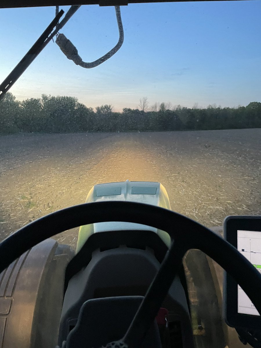 14Ram's tweet photo. Between rain days & slamming some tile in this farm, we’re a little late to the end of corn planting party but should get it all wrapped up early tomorrow if all goes well. Even managed to squeak in a corn plot for @mattrundle4 this afternoon too.
#htfromthecab @HuronTractorLtd https://t.co/fAnMmgCzJY
