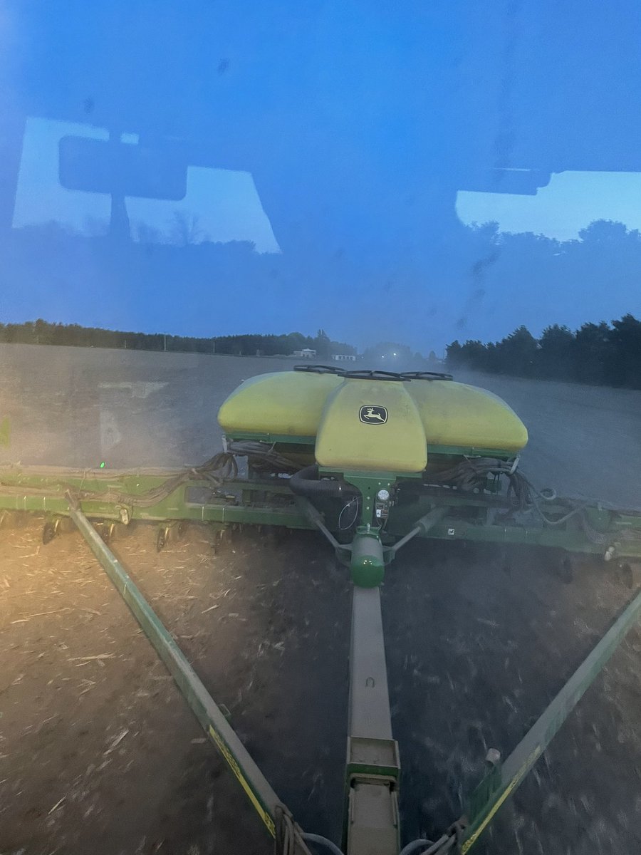 14Ram's tweet photo. Between rain days & slamming some tile in this farm, we’re a little late to the end of corn planting party but should get it all wrapped up early tomorrow if all goes well. Even managed to squeak in a corn plot for @mattrundle4 this afternoon too.
#htfromthecab @HuronTractorLtd https://t.co/fAnMmgCzJY
