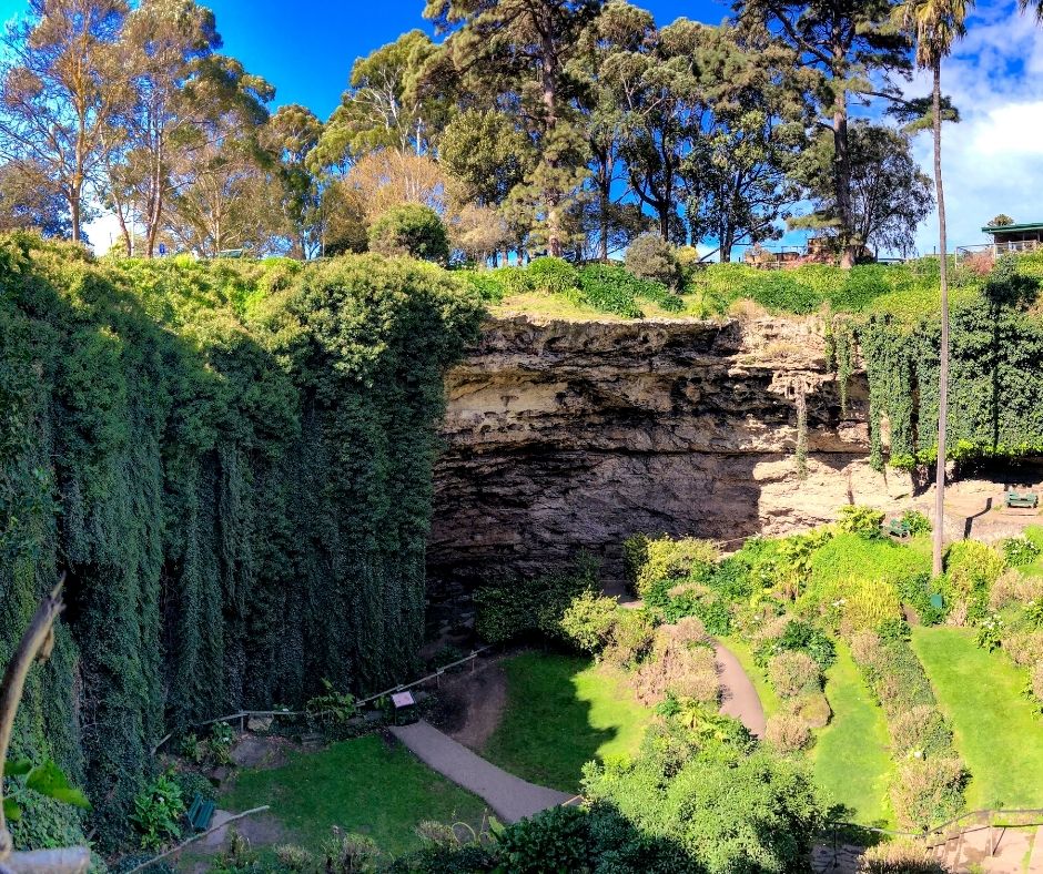 Take off to the natural wonderland that is Mount Gambier. 🥀 @qantas fly between Adelaide and Mount Gambier every Monday, Thursday, Friday and Sunday. Book with your preferred travel agent or via Qantas👉🏽 bit.ly/39Bfxnp