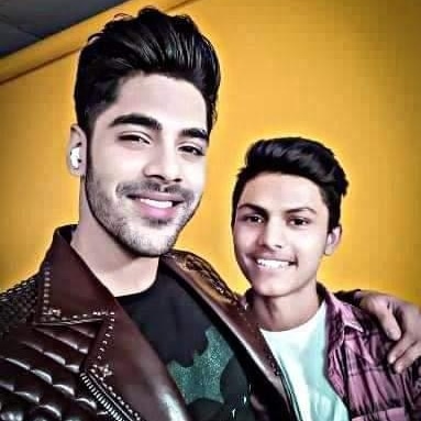 _simbanagpal's tweet photo. Cute smile with favorite actor Simba 🙈❤ #SimbaNagpal #actor #shooting #Bollywood #BiggBoss 
@CrushNagpal @52payalsharma @_TejaTroops_ @simbanagpalwrld @armeniansimba @BestofSimba @SimbaNagpal7 @Simba_Hft @Stanning_Simba @SimbanagpalC @simbaxmyworld @simbaxmagical @simbanian https://t.co/MrqFY2LMg4