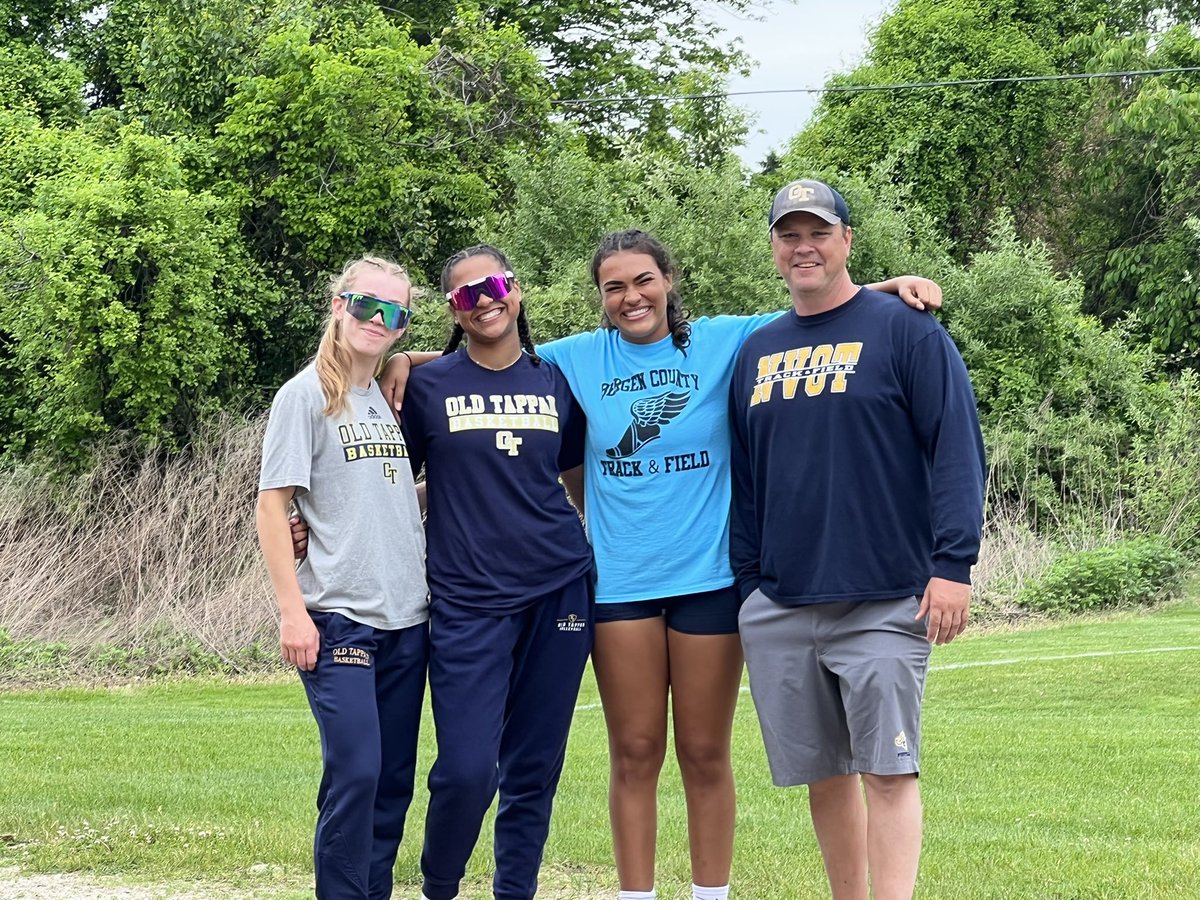 nvot_track's tweet photo. Mackenzie Ward, Layla and Mays Giordano combine for 336-4 in the discus relay at  East Coast Relays. Bergen County Record. @NVOT @NVRHS_NJ @VarsityAces https://t.co/7YvsUn3mNM