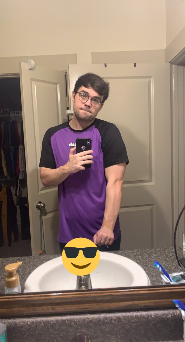 Dropped's tweet photo. You may not like it but this is what the #1 Apex Predator in North America looks like

live on twitch https://t.co/r2Z5o1sICL