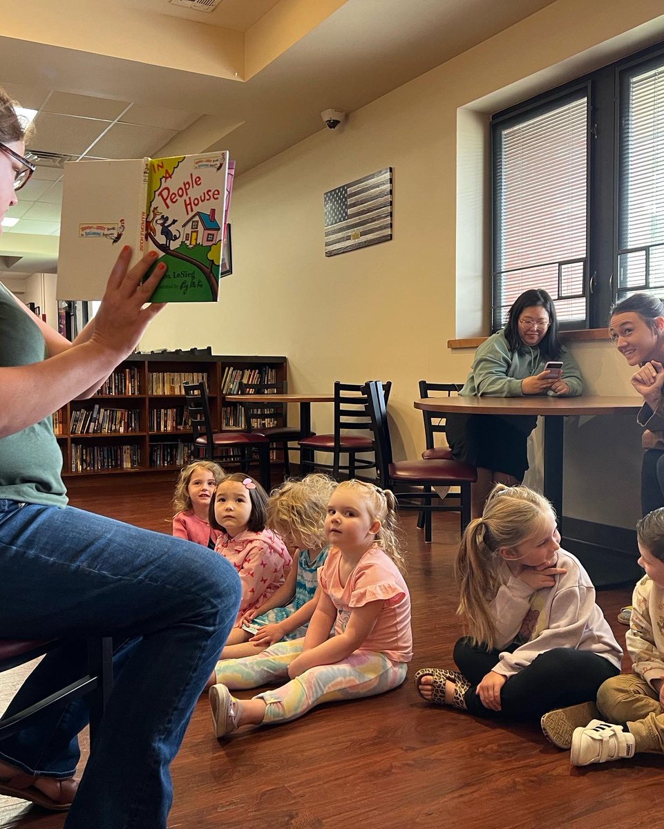 We love Story Time at USO Kansas! Yesterday we read “In A People House” by Dr. Seuss and our little guests were able to make their own birdhouse! Join us 6/13 for our next Story Time #BeTheForce