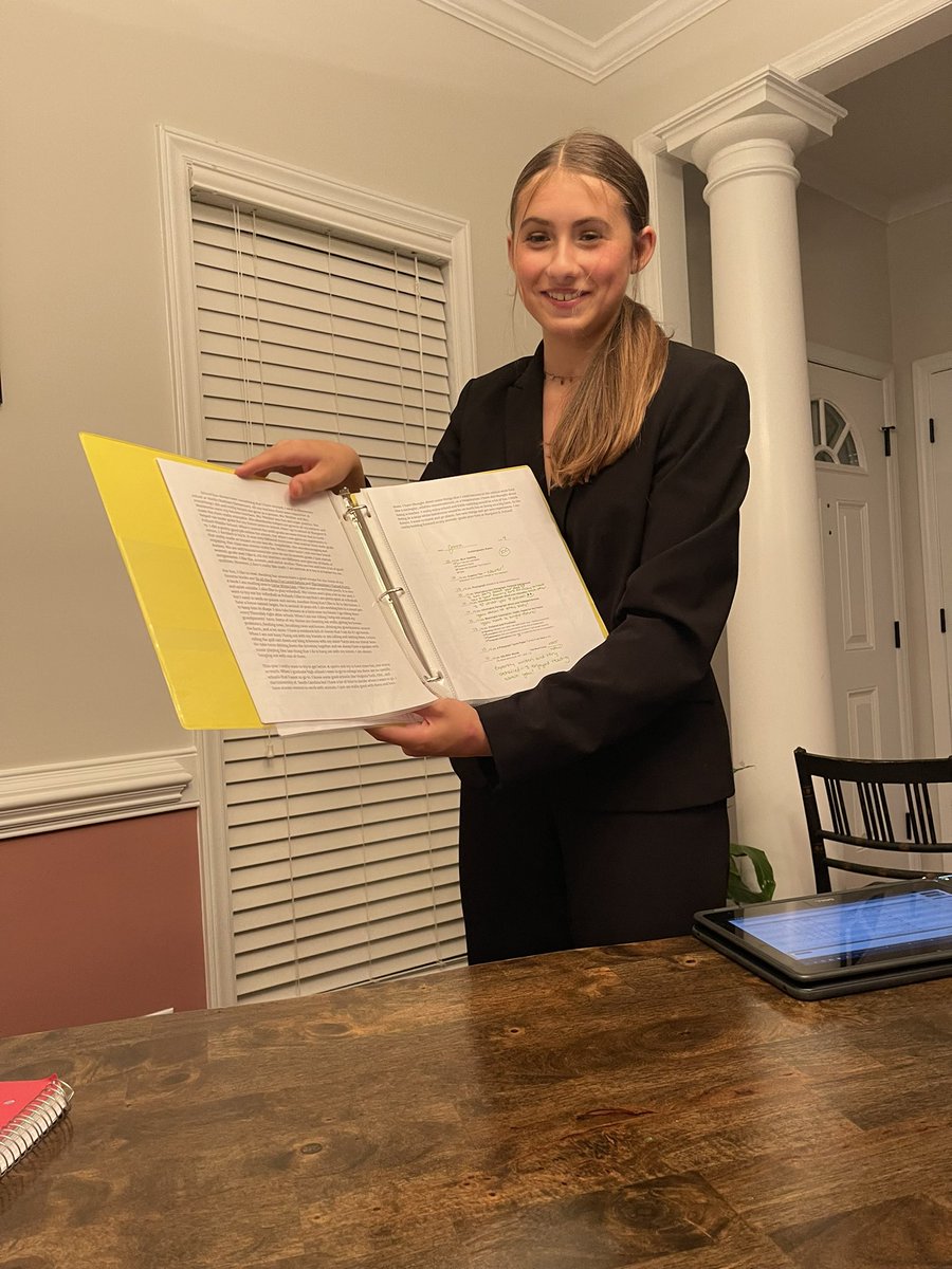 wyzkyd3's tweet image. I learned she ♥️ Langston Hughes; has an ed philosophy; is a poet; sees privilege reflected in literature; processed grief through writing when the words hurt too bad to say. Thank you isn’t enough @msmuddmbp #sheunderstoodtheassignment