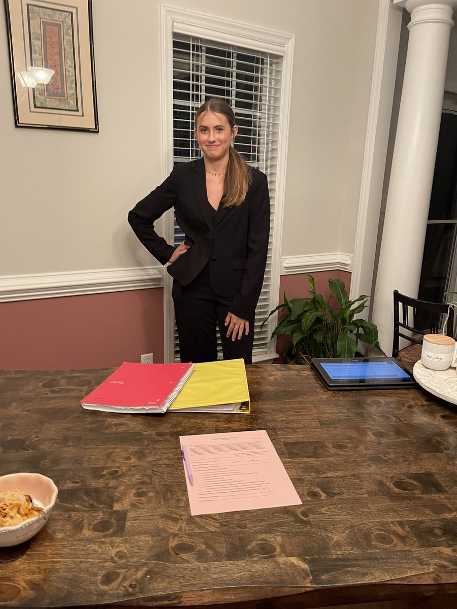 wyzkyd3's tweet image. I learned she ♥️ Langston Hughes; has an ed philosophy; is a poet; sees privilege reflected in literature; processed grief through writing when the words hurt too bad to say. Thank you isn’t enough @msmuddmbp #sheunderstoodtheassignment