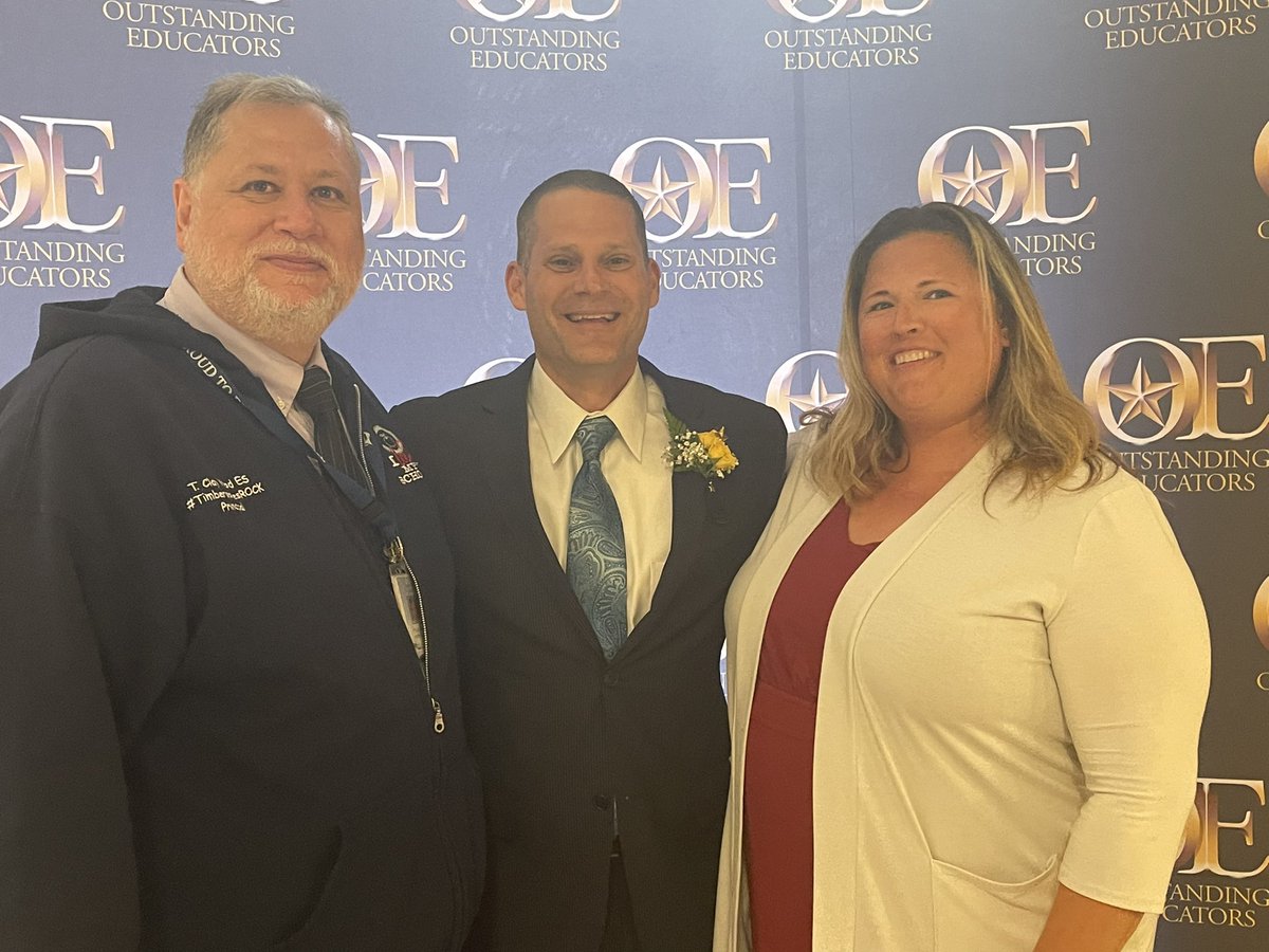 AndrewBuchheit's tweet photo. Congratulations to Mr. Wood for being named a Finalist for Teacher of the Year. Tonight he was celebrated with the other finalist in @PWCSNews. Another Amazing T. Clay Wood Teacher! #TimberwolvesROCK @Michelle4VA50 https://t.co/6H64hwVpgE