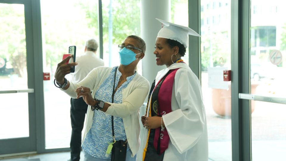 MSCSK12's tweet photo. Here are highlights from today’s graduation ceremonies! Congratulations #MSCSFirstCla22!
🔹 East HS https://t.co/QvaDFd9EvF
